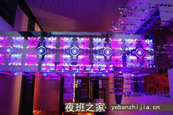 和田夜场招聘月亮不会因为你的抱怨，今晚不再降落