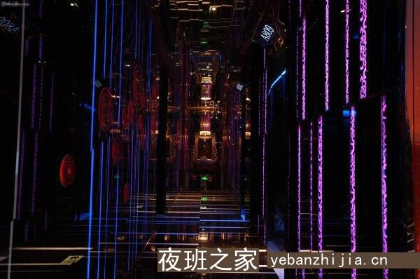吐鲁番豪华夜场招聘服务员_工作轻松_上班不用愁
