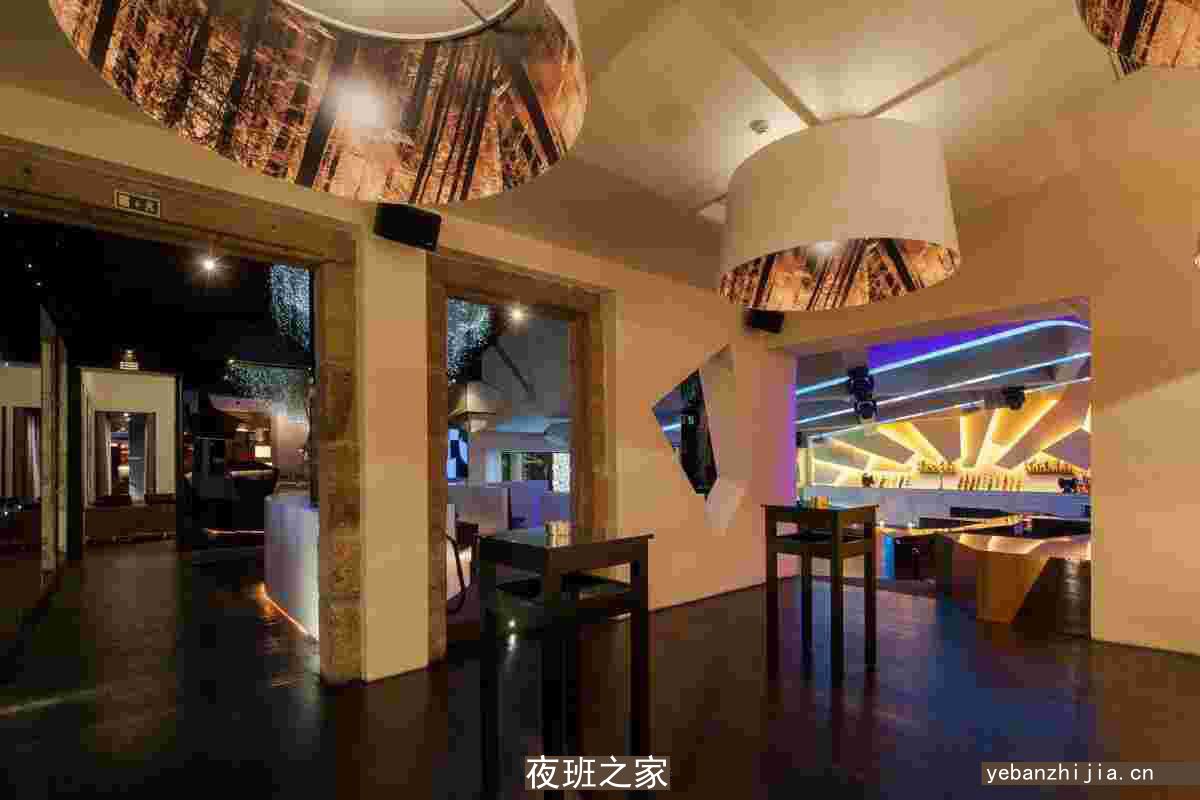 东方靠谱酒吧招聘服务员_1o日工资_不要求酒量