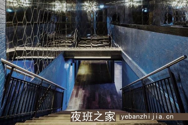 定安更新酒吧招聘服务员_日入10/_门槛底/薪