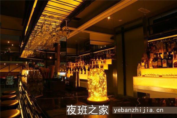 巴彦淖尔酒吧招聘现结_没有压力的场所_年底急招聘
