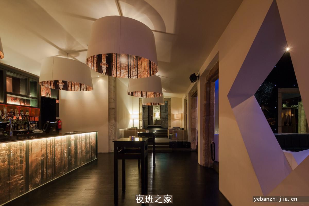 巴音郭楞高薪酒吧招聘歌手，上班时间短，不需要带上班