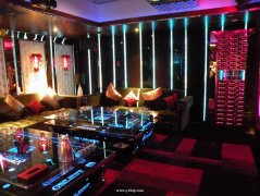 阿勒泰真实酒吧招聘服务员-日工资12至1o-上下班包接