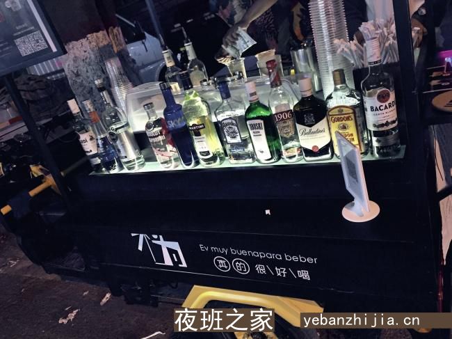 上海场所招聘服务员，无任何费用，工资10起