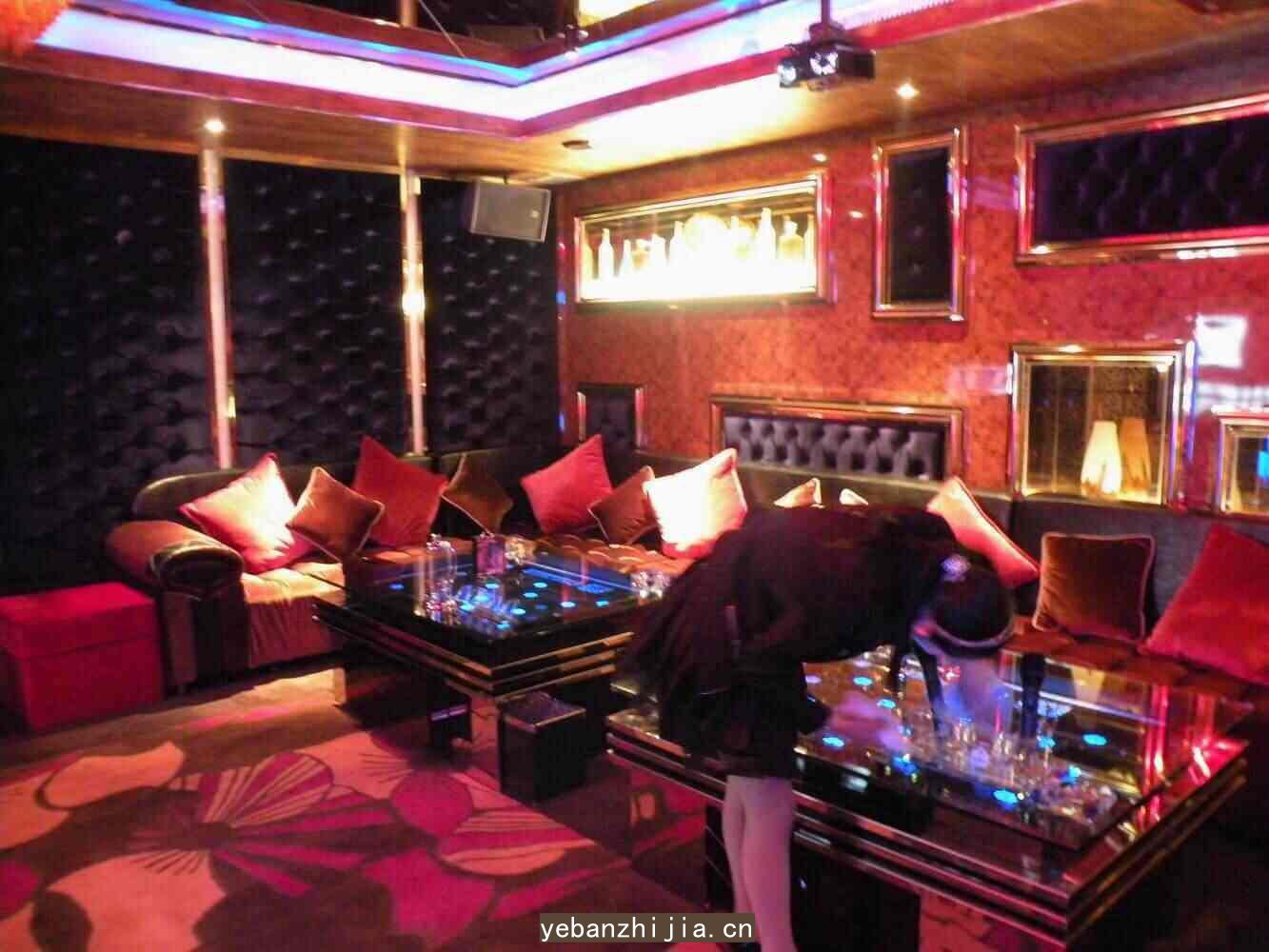 玛曲豪华夜总会招聘员工~工作时间很短~你是否在找场子